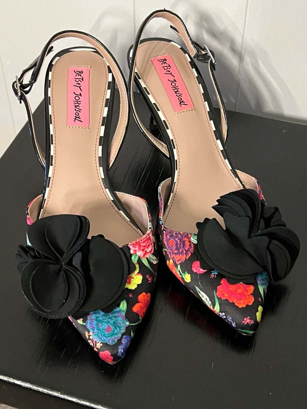 Betsey Johnson Audree Pointy Toe Pumps Size 6
